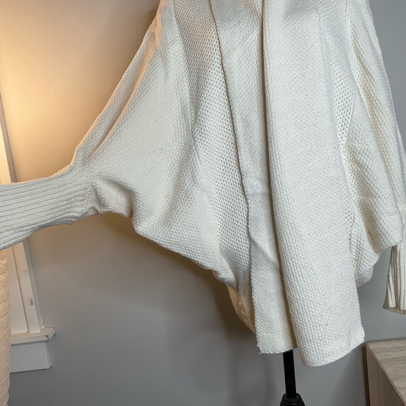 Women’s Batwing Oversized Cable Knit Cardigan Sweater, size XL, Ivory, EUC - Picture 5 of 9